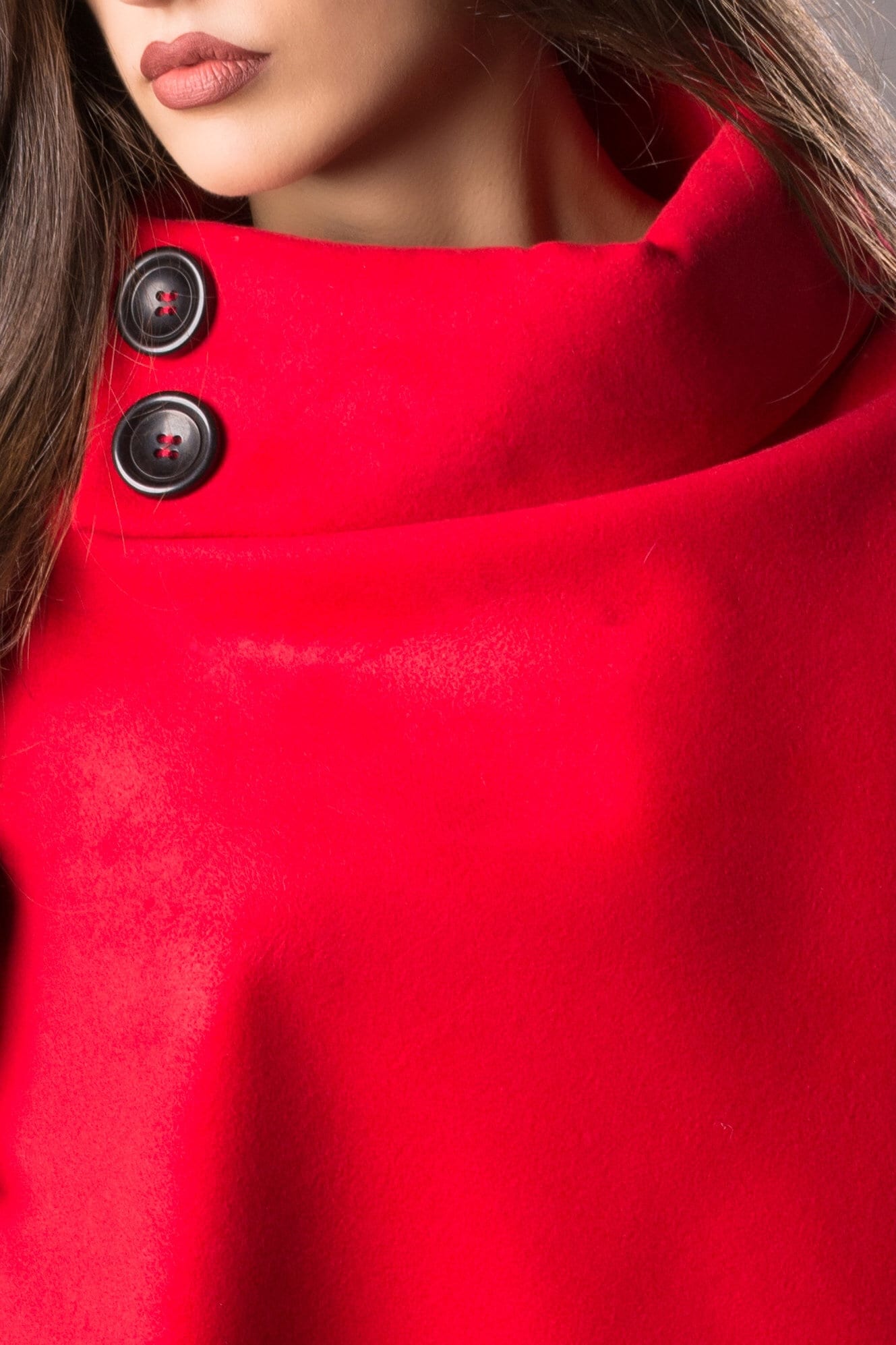 close up wide collar with black buttons